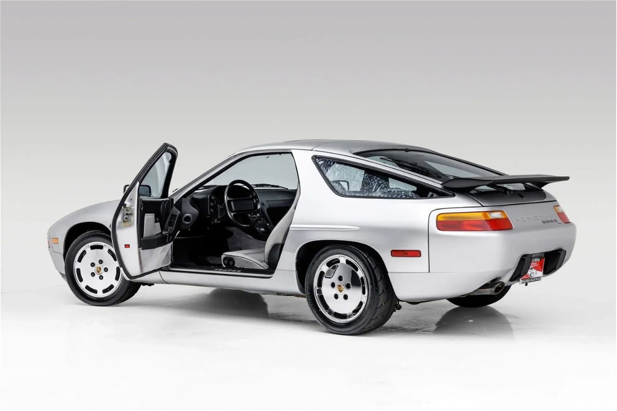 Porsche 928