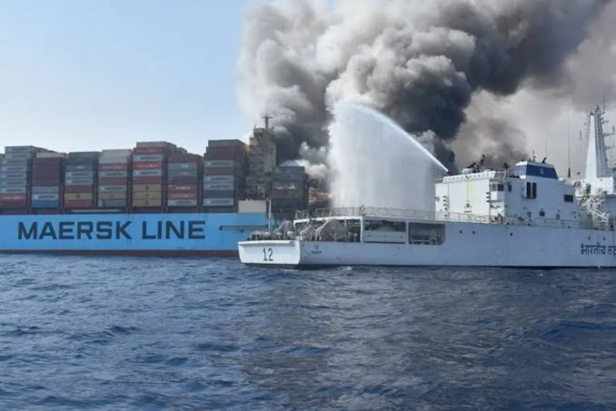 The United States, on a Chinese ship that came to Mexico, brought electric Chinese cars.